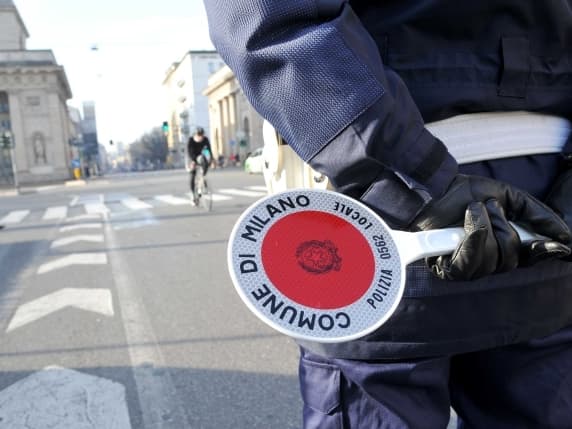 Milano, vigili infedeli: la commissaria va ai domiciliari, confermato il carcere per gli altri quattro agenti. La decisione del Gip
