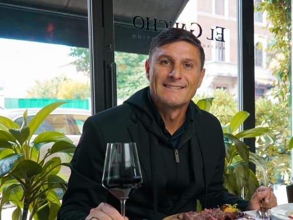 Javier Zanetti apre il Gaucho sul Lago Maggiore: empanadas e asado per celebrare l'Argentina in cucina (e la tripletta di Messi)