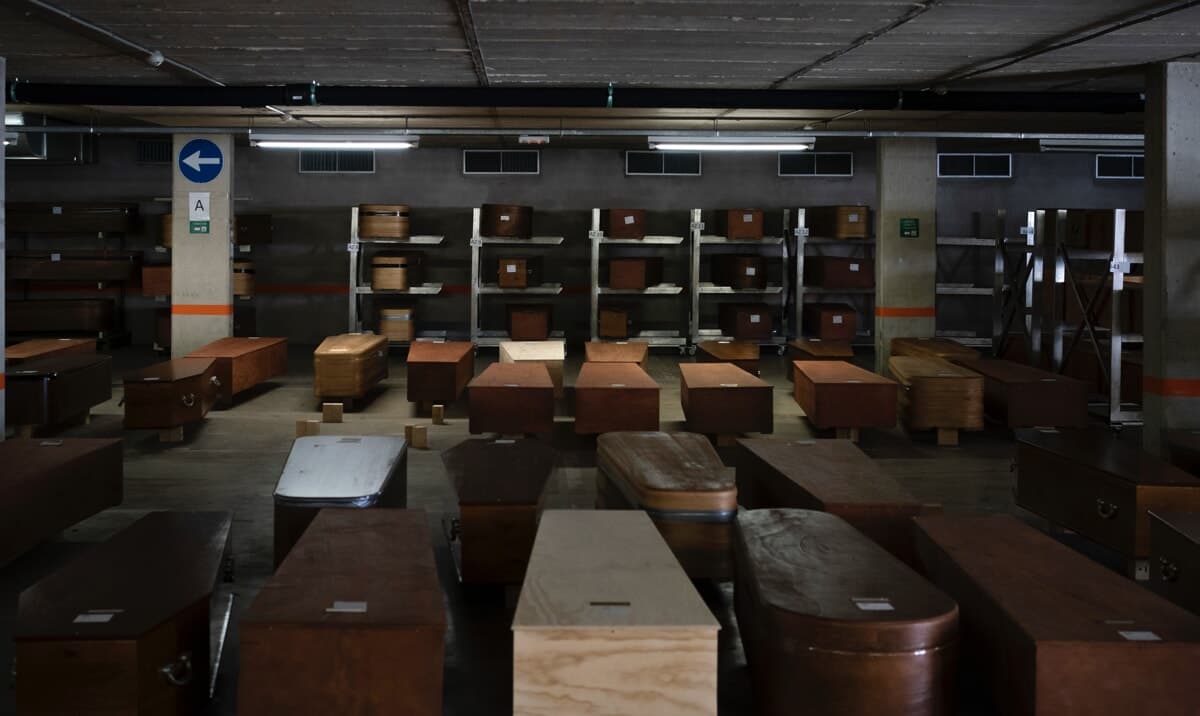 Soldi per sveltire la consegna delle salme nelle camere mortuarie, l'inchiesta partita da Milano