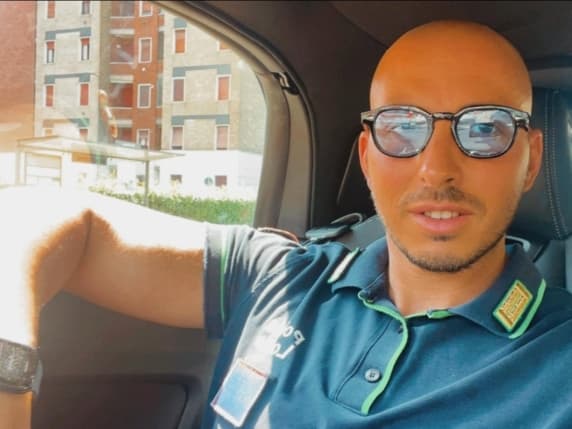 Francesco Imprezzabile, da bodyguard e buttafuori al sogno della divisa della Polizia locale di Milano: «Per me è una vocazione»