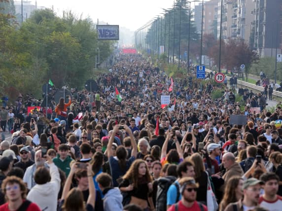 Il corteo a Milano: cinque ore per 35 mila persone. Il racconto della marcia contro il carovita: «Vogliamo risposte dalle istituzioni»