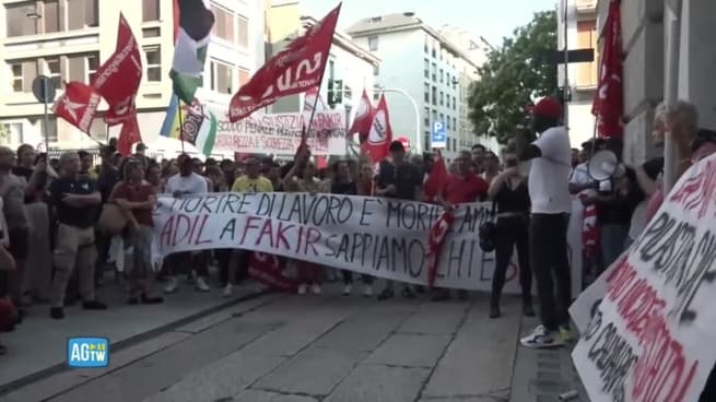 Milano per Fakir, corteo e slogan: i centri sociali in piazza. «Giustizia e verità anche per Ramy»