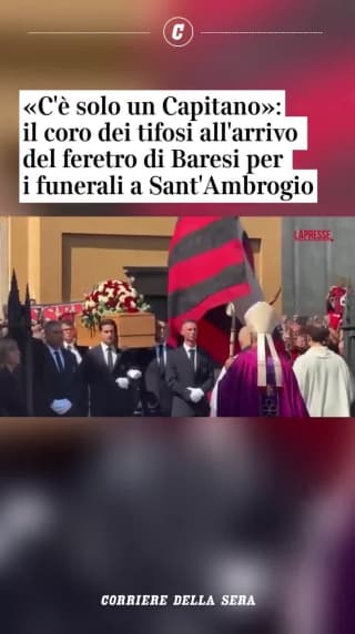 «C'è solo un Capitano»: il coro dei tifosi all'arrivo del feretro di Baresi per i funerali a Sant'Ambrogio