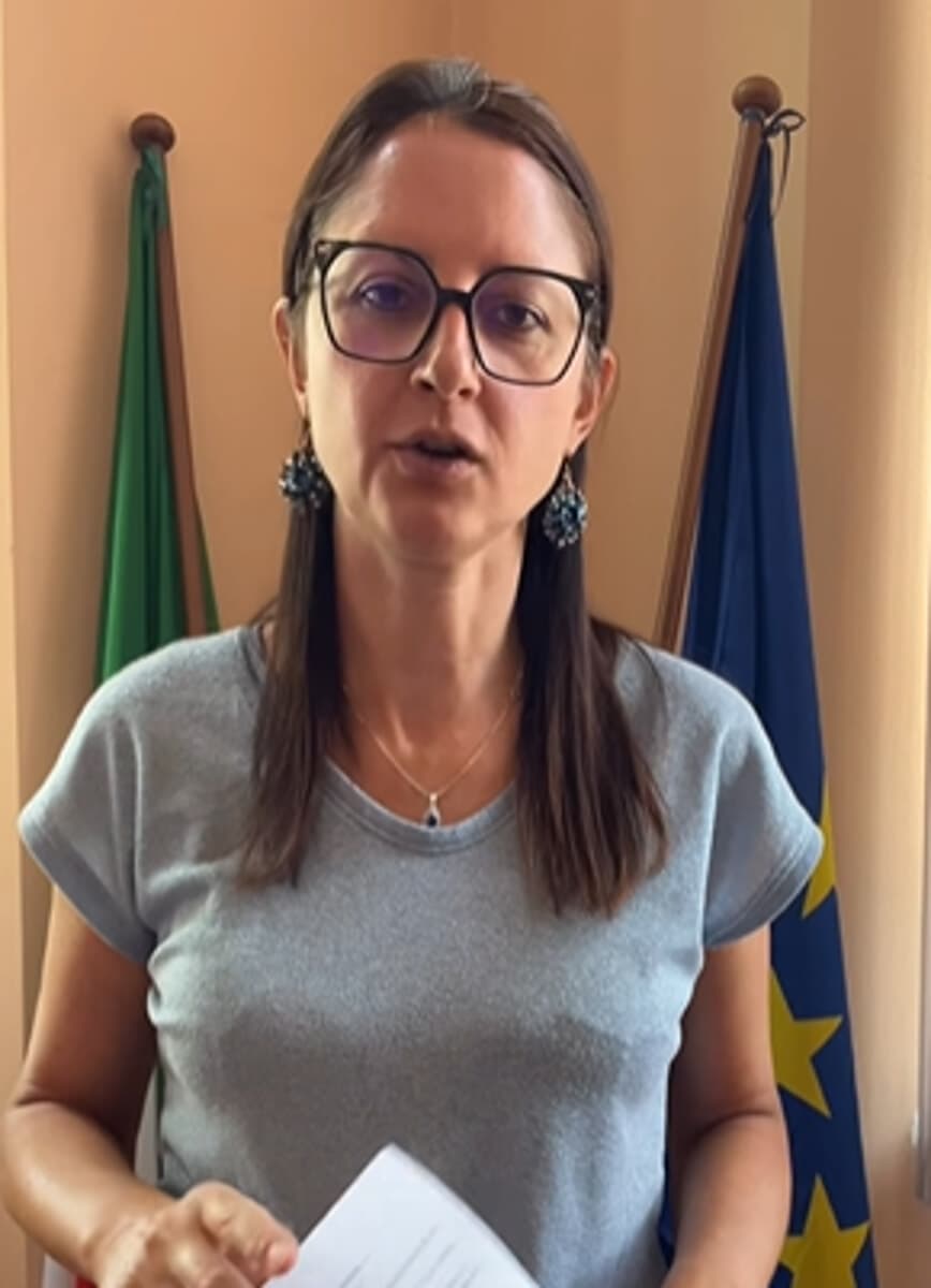 "Corrotta e cr****a" su Facebook, la sindaca di Cernusco denuncia: "Le parole hanno un peso"