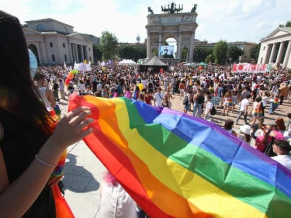 Pride Milano, per il caldo si parte un'ora più tardi: alle 17 al via il corteo con misure straordinarie per la sicurezza dei partecipanti