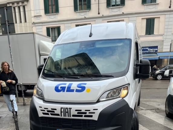 Noi cittadini prigionieri del parcheggio selvaggio