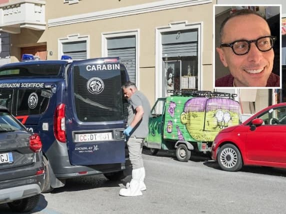 Milano, omicidio Guerrino: agguato durante l’incontro intimo, l'interprete massacrato in casa, era in abiti femminili