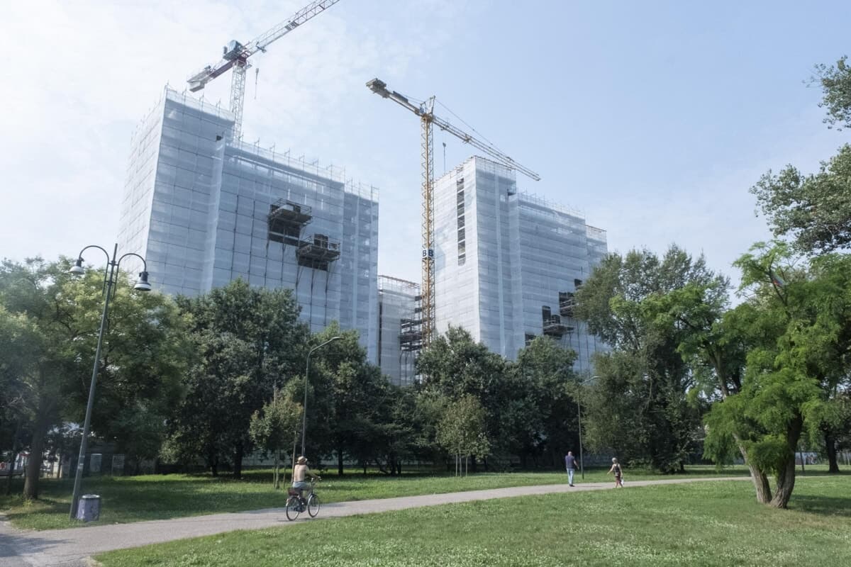 “Ci sentiamo abbandonati”: la rabbia delle famiglie bloccate dall'inchiesta sull'urbanistica