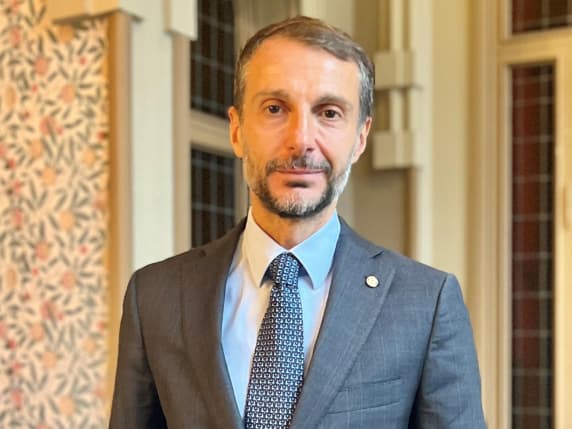 «I saccheggi? Scene così non le avevo mai viste. Ma non cediamo alla paura, la chiusura non è una soluzione»: Andrea Sangalli, lo storico orologiaio di Milano