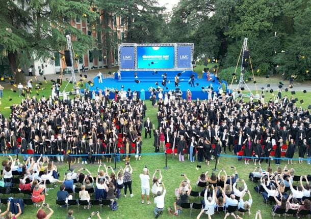 Gra - “Guardate sempre avanti”: la LIUC affida ai neo-laureati la sfida di guidare un nuovo Rinascimento - Archivio - Varese News