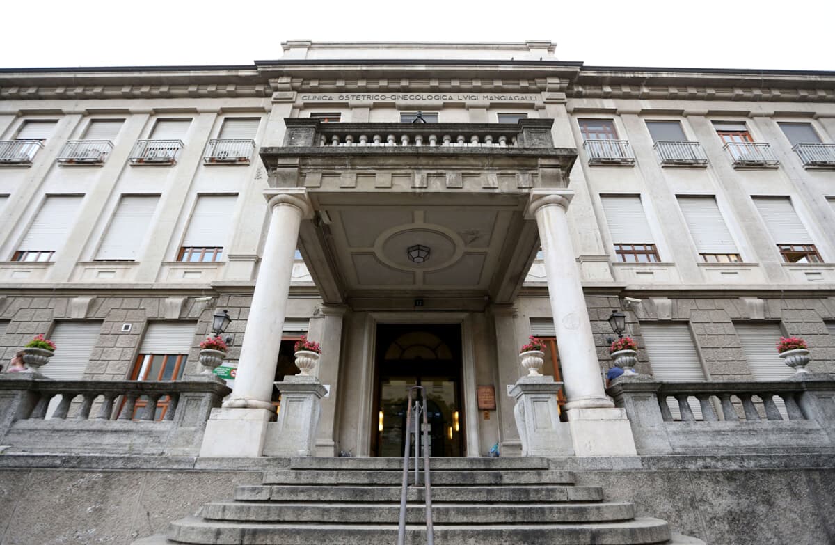 Corsa contro il tempo da Cosenza a Milano: l'intervento in utero che ha salvato due gemelli