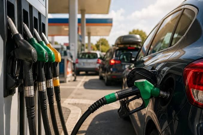 Ferragosto, aumenti sui carburanti: benzina sfiora i 2 euro, diesel supera i 2,08