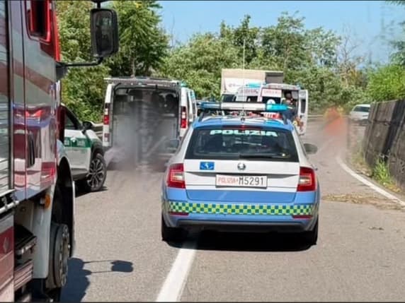 Incidente a Lonate Pozzolo, morto motociclista di 31 anni: ha perso il controllo e si è schiantato contro un furgone