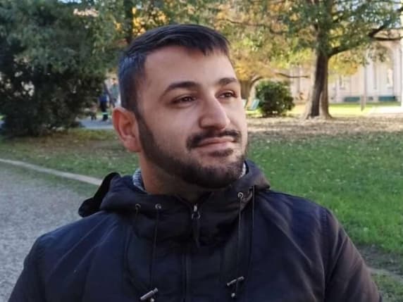 Milano, Diego Schettino, disabile e attivista: «Mi hanno rotto il montascale per ritorsione, dopo una denuncia per rifiuti buttati male»