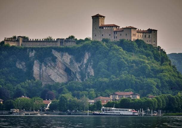 Angera - Due settimane tra cinema, musica e mercatini colorano l’agosto di Angera - Archivio - Varese News