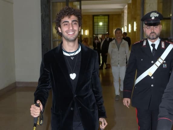 Accoltellato a Milano in corso Como, Davide Cavallo: «Andrò dal mio aggressore a cuore aperto. So che non sarà facile». Sì al percorso di giustizia riparativa