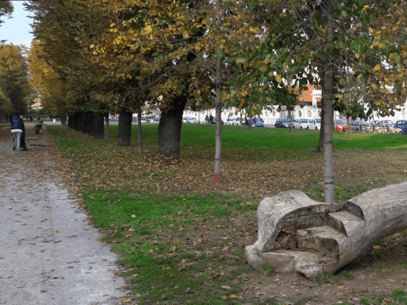 Milano, studentessa di 20 anni aggredita e abusata al parco Segantini. La violenza in pieno giorno. L'aggressore in fuga