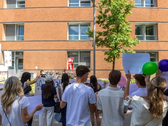 Crans Montana, dimessa dopo oltre 7 mesi l'ultima ragazza ferita nella strage in Svizzera: «Anche Francy lascia il Niguarda»