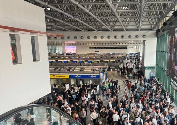 Malpensa - Caos nei cieli italiani tra guasto Enav e sciopero easyJet: a Malpensa voli cancellati e Terminal 1 pieno - Gallarate/Malpensa - Varese News