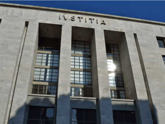 Milano, dopo la protesta si sblocca la vertenza dei 140 trascrittori giudiziari dei tribunali della Lombardia: «Pagati gli stipendi»