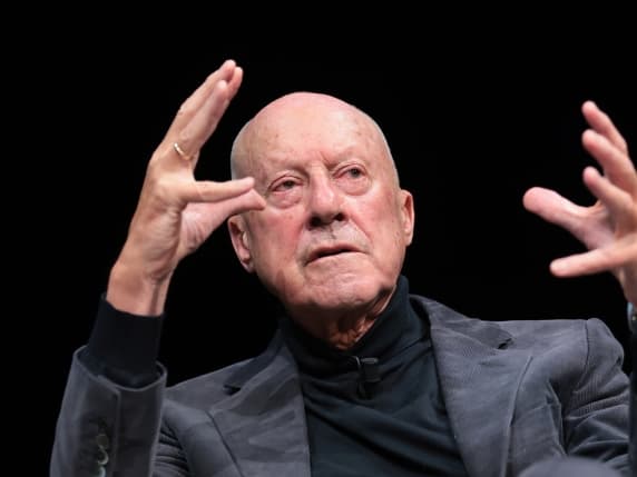 Milano, Norman Foster sul nuovo stadio: «Qui non è soltanto calcio. Si cambia senza snaturarsi, la sfida è andare oltre»