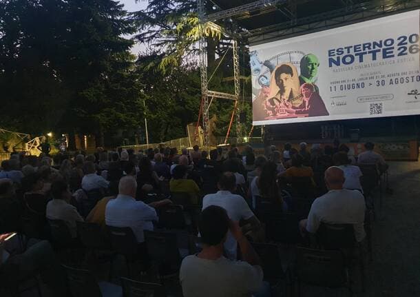 Varese - Pienone per il debutto di Esterno Notte ai Giardini Estensi. I prossimi film in programma -  - Varese News