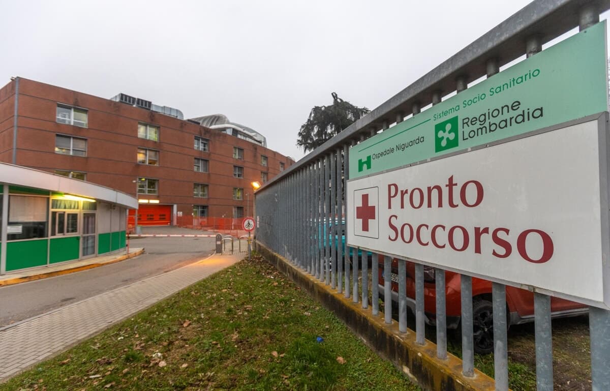 Auto non si ferma al posto di blocco e lo trascina per metri: comandante della Locale gravissimo al Niguarda