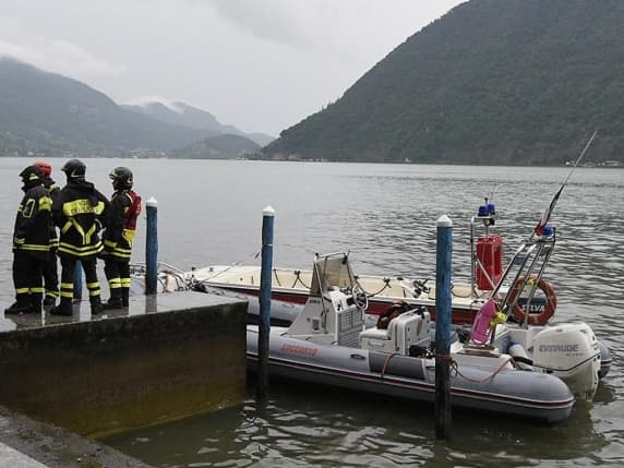 Como, turista 21enne si tuffa dalla barca sotto gli occhi della fidanzata e non riemerge. Arrivano i robot dei vigili del fuoco