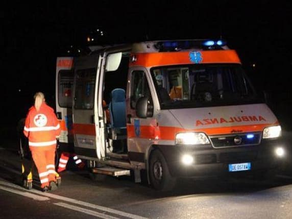 Incidente a Milano, ubriaco al volante travolge motociclista e pedone e fugge: arrestato per omissione di soccorso e lesioni gravissime