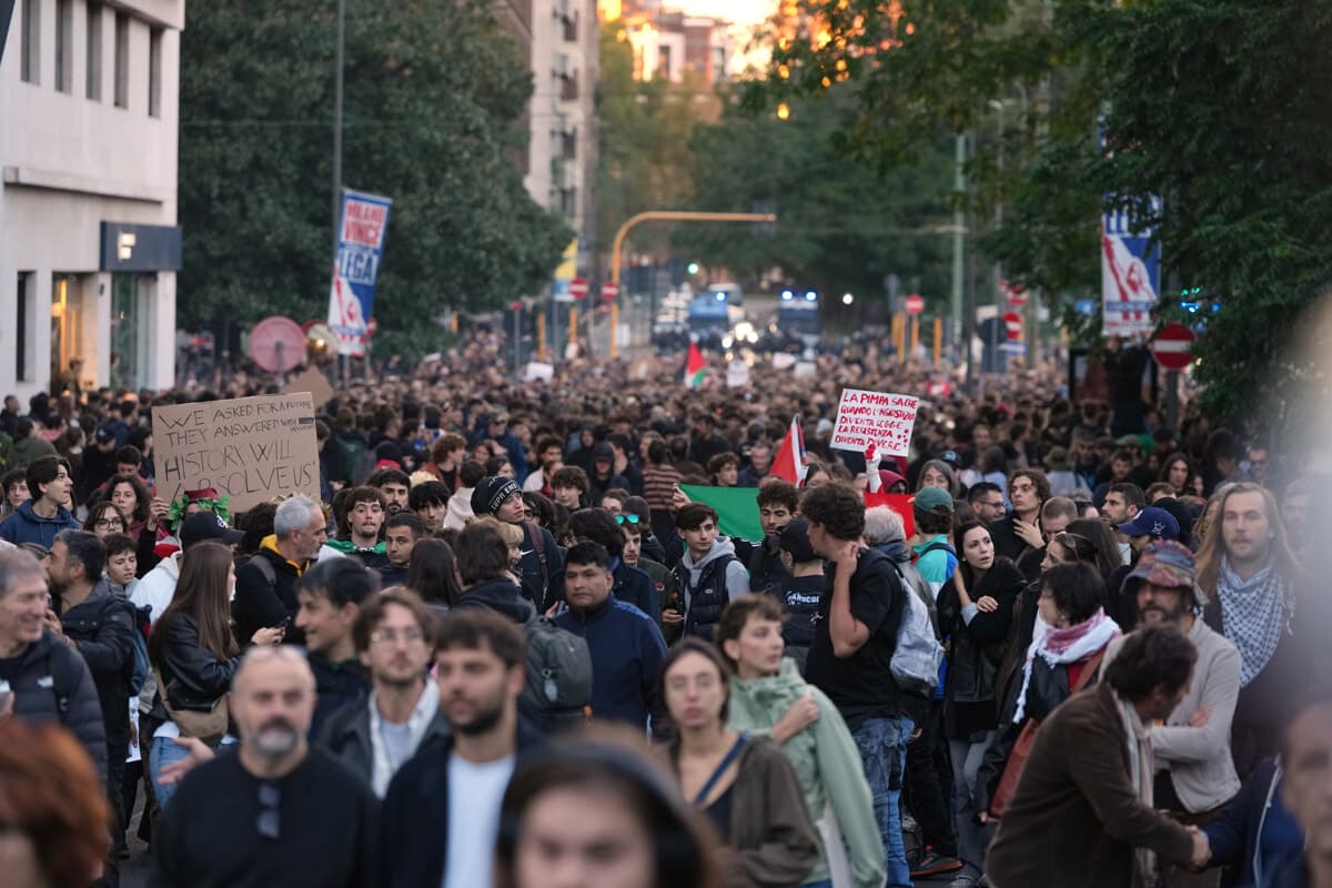 Venerdì di proteste a Milano: due cortei e allerta sicurezza (ma lo sciopero dei mezzi non ci sarà)