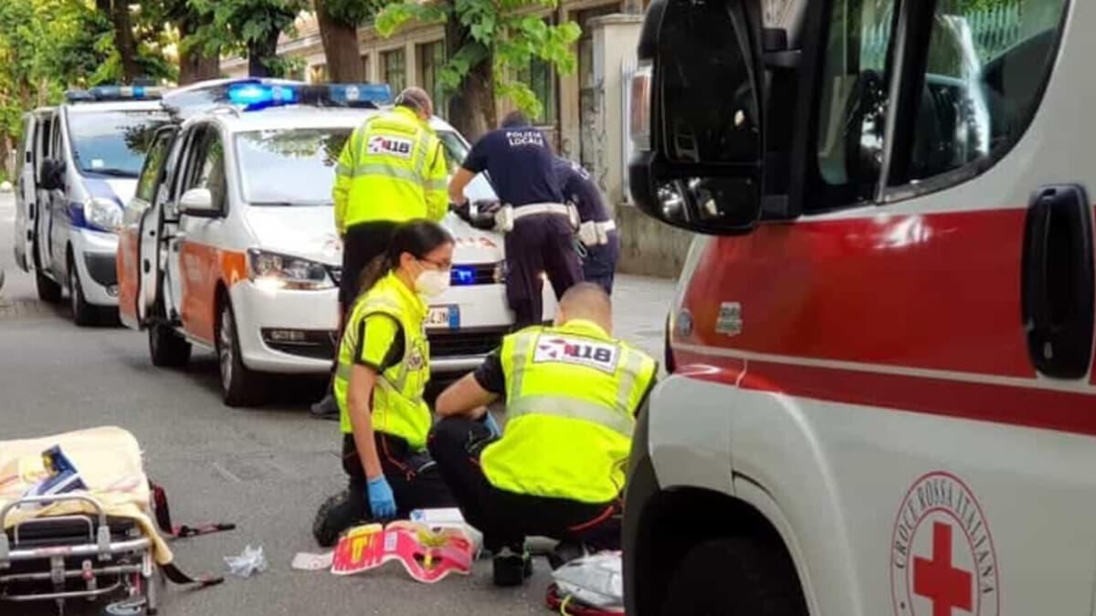 Incidente nel Milanese, morto un uomo di 77 anni travolto dalla propria auto