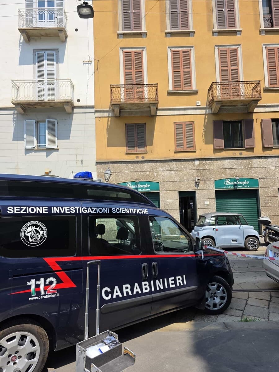 Rapina in un'orologeria a Brera: legano la commessa e fuggono, bottino da 300mila euro