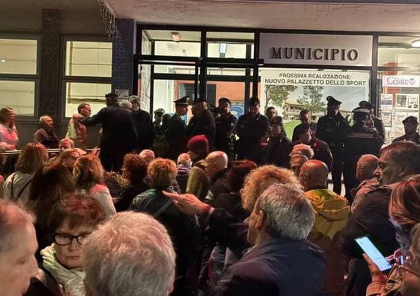 Cesate - Caso data center: cittadini fuori dal Consiglio, Cesate Insieme lascia l’aula e chiede le dimissioni del sindaco - Econews - Varese News