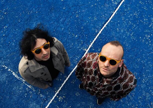 Musica - Sandro Mai e il tragic pop, il duo torna con il singolo “C’è sempre chi sta meglio” -  - Varese News