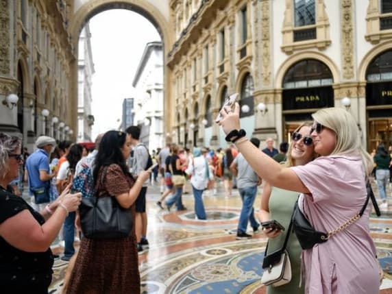 Cosa fare a Milano a Ferragosto: cinema al Castello Sforzesco, anguriata al Parco Trotter, musica alla Cascina Cuccagna