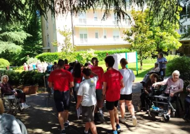 Varese - Bambini e anziani insieme sulle tracce di San Francesco nel parco della Rsa Molina -  - Varese News