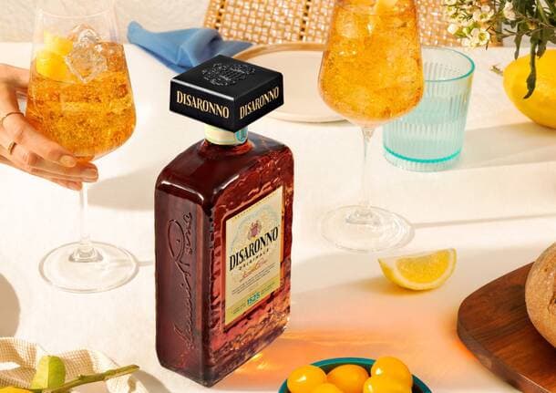 Saronno - Disaronno si rinnova: nuova bottiglia per il liquore nato in città - Economia - Varese News
