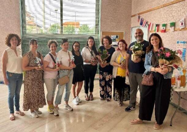 Busto Arsizio - Cittadinanza attiva a Busto Arsizio: genitori e studenti dipingono la scuola Schweitzer -  - Varese News