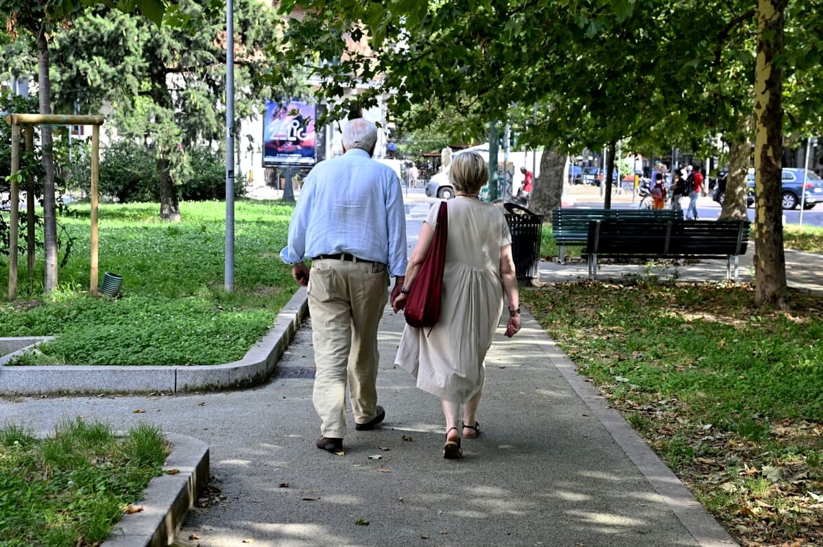 Milano Aiuta Estate: scatta il piano salva-anziani per luglio e agosto tra assistenza domiciliare e 116 "spazi freschi"