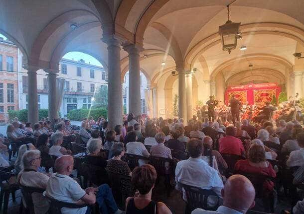 Gazzada Schianno - A Gazzada Schianno grande partecipazione per l’apertura di “Musica in Villa” a Villa Cagnola -  - Varese News