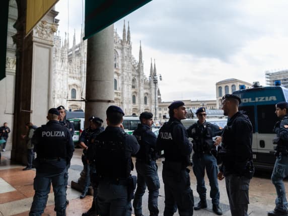 Il sabato più lungo di Milano: in centro schierati 1.400 agenti. Controlli fin dal mattino e fermi preventivi
