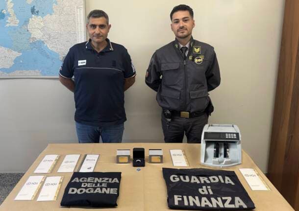 Como - Si presentano al valico di Brogeda come turisti ma trasportano diamanti e lingotti d’oro -  - Varese News