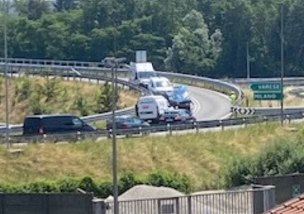 Albizzate - Scontro sulla rampa d’uscita autostradale di Albizzate – Solbiate Arno -  - Varese News