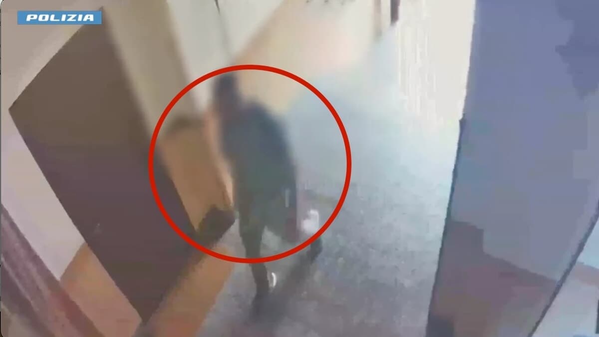 "Dai, dammi il numero": ragazza molestata per strada, il portinaio la difende e viene accoltellato