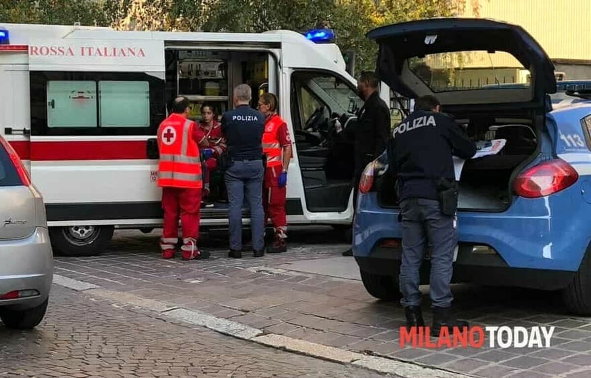 Morde un poliziotto e spinge l'altro a terra durante il controllo: arrestato in via Lepetit