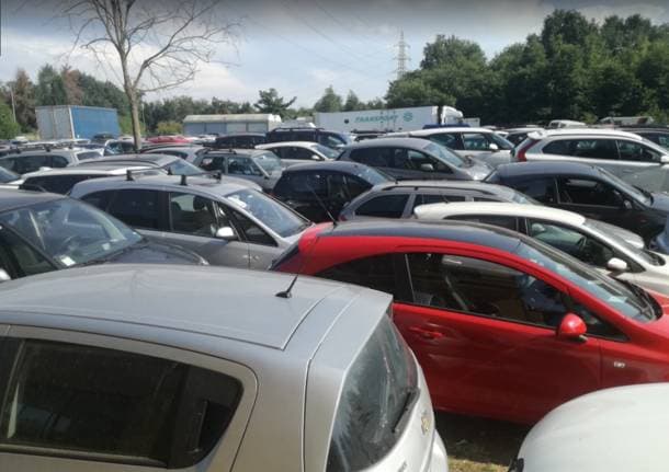 Busto Arsizio - Lascia l’auto nel parcheggio a lunga sosta a Busto. La ritrova altrove, coperta di multe -  - Varese News
