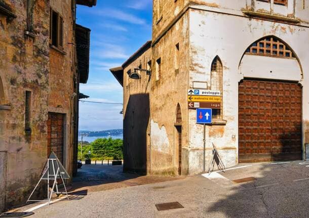 Azzate - Arrivano i semafori per regolare la strettoia del Belvedere di Azzate -  - Varese News