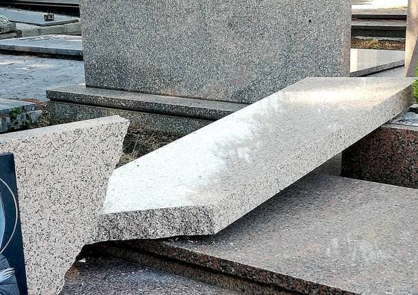 Tradate - Tomba danneggiata al cimitero di Tradate per rubare i pluviali di rame: “Migliaia di euro di danni per pochi spiccioli” - Saronno/Tradate - Varese News