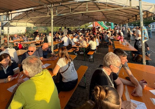 Ceriano Laghetto - Oltre mille persone per “Drèe al cerv”: successo per la due giorni nella nuova area feste di Ceriano Laghetto - Archivio - Varese News