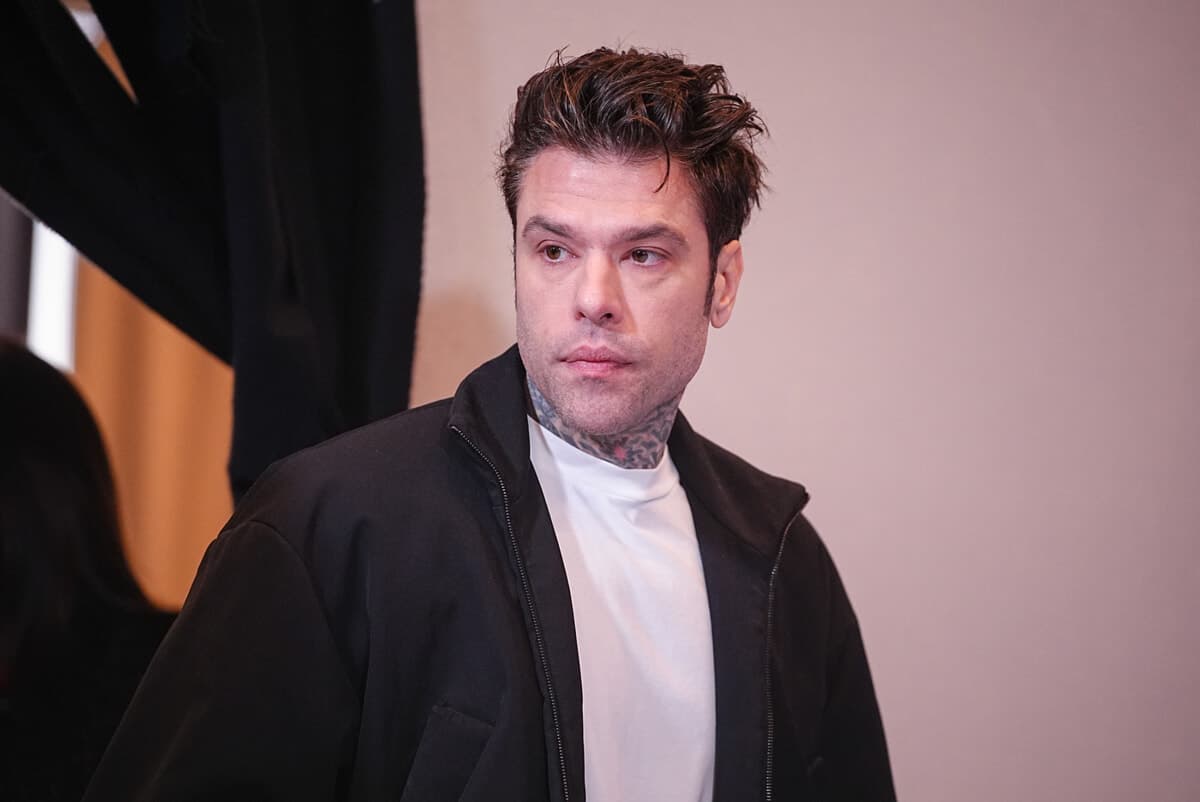 Fedez è stato dimesso dall'Humanitas: come sta ora il rapper